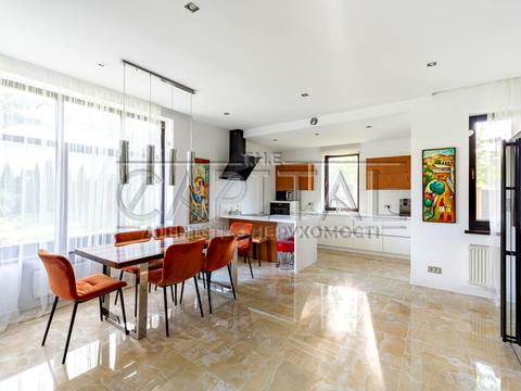 будинок за адресою Патріарха Володимира Романюка вул. (Жовтнева), 1