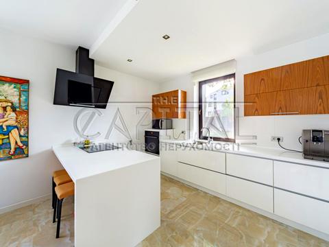 будинок за адресою Патріарха Володимира Романюка вул. (Жовтнева), 1