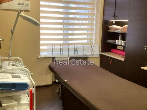 комерційна за адресою Київ, Берестейський просп. (Перемоги), 17