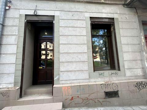 коммерческая по адресу Даниила Галицкого пл., 13