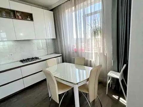 квартира за адресою Олексія Вадатурського вул. (Маршала Малиновського), 18б