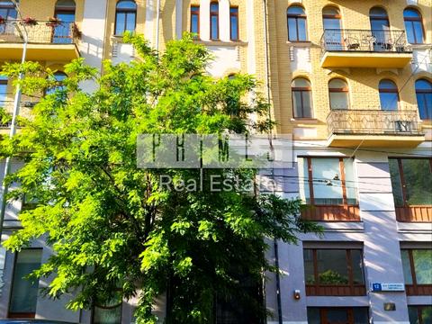 комерційна за адресою Софіївська вул., 12