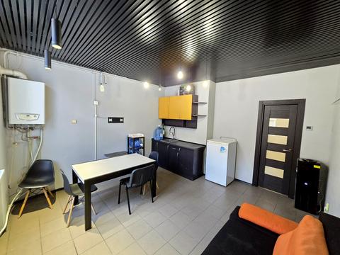 комерційна за адресою Львів, Героїв УПА вул., 73