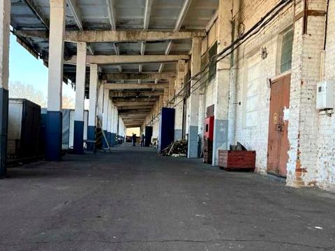 комерційна за адресою Квітнева вул., 17