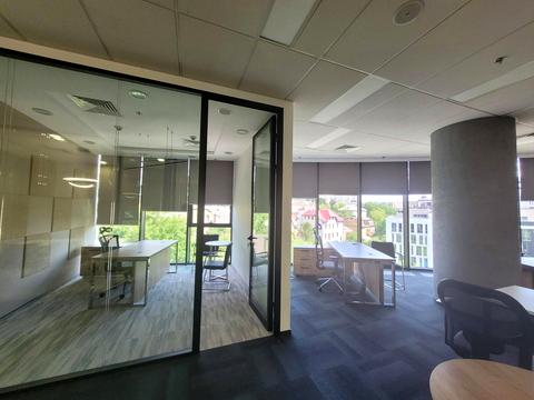 комерційна за адресою Болсуновська вул. (Сергія Струтинського), 13-15