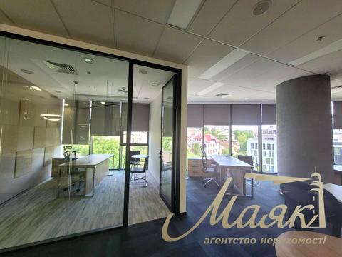 комерційна за адресою Болсуновська вул. (Сергія Струтинського), 13-15