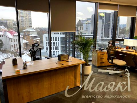 комерційна за адресою Болсуновська вул. (Сергія Струтинського), 13-15