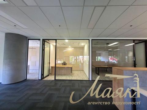 комерційна за адресою Болсуновська вул. (Сергія Струтинського), 13-15