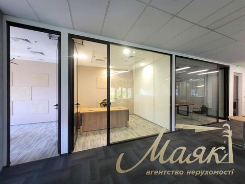 комерційна за адресою Болсуновська вул. (Сергія Струтинського), 13-15