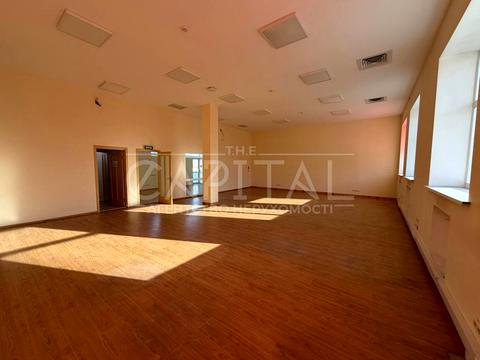 комерційна за адресою Володимира Сікевича вул., 1