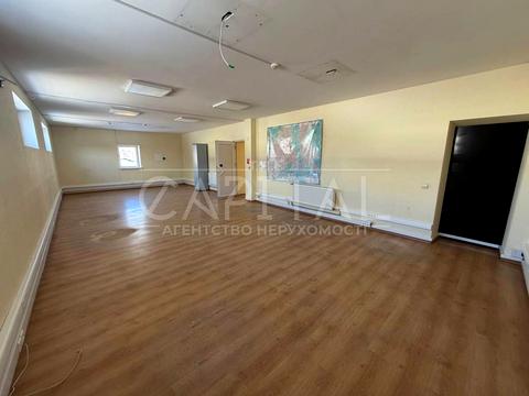 комерційна за адресою Володимира Сікевича вул., 1