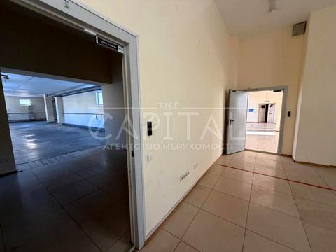 комерційна за адресою Володимира Сікевича вул., 1