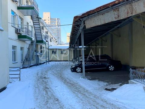 комерційна за адресою Володимира Сікевича вул., 1