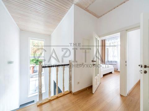 будинок за адресою Абрикосова вул., 100