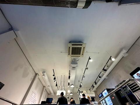 комерційна за адресою Науки просп. (Гагаріна), 90