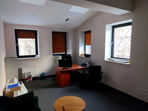 комерційна за адресою Старокозацька вул. (Комсомольська), 4