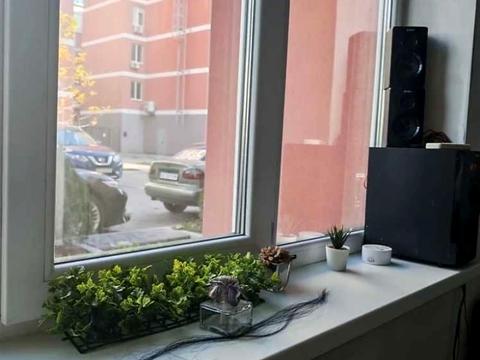 комерційна за адресою Кобзаря бульв., 4