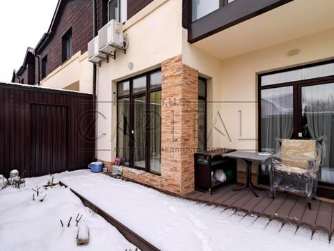 будинок за адресою набережна, 1