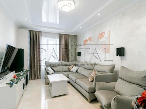 будинок за адресою набережна, 1