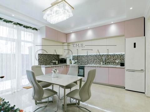 будинок за адресою набережна, 1