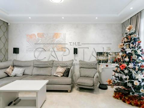 будинок за адресою набережна, 1