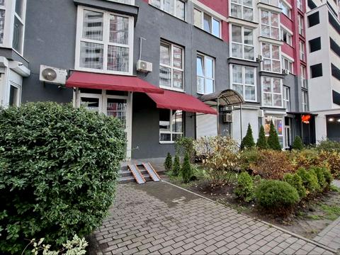 комерційна за адресою Драгоманова вул., 2