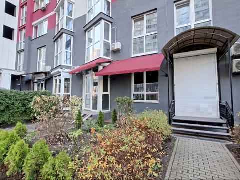 комерційна за адресою Драгоманова вул., 2