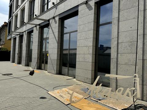 комерційна за адресою Набережно-Хрещатицька вул., 21