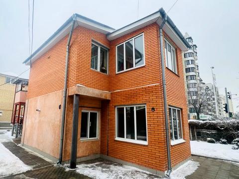 коммерческая по адресу Лесі Українки, 1