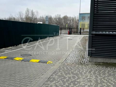 коммерческая по адресу Степана Бандеры просп. (Московський), 4