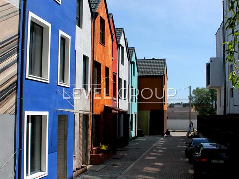 будинок за адресою Леоніда Каденюка вул., 4