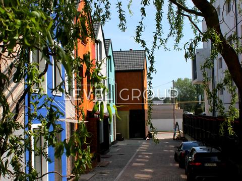 будинок за адресою Леоніда Каденюка вул., 4