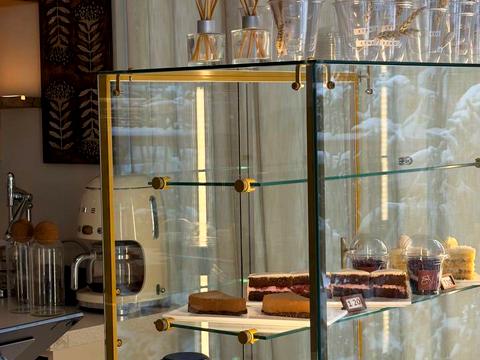 коммерческая по адресу Літературна, 7