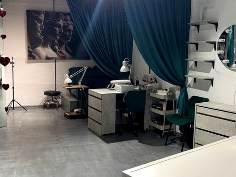 комерційна за адресою с. Софіївська Борщагівка, Героїв Небесної Сотні просп., 45