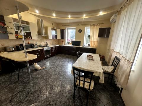 будинок за адресою Любомира Гузара вул., 28