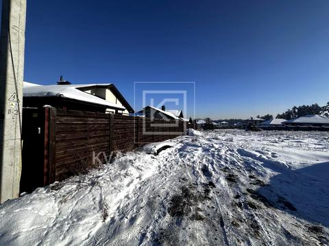участок по адресу Евгения Плужника ул.