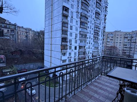 комерційна за адресою Саксаганського вул., 58
