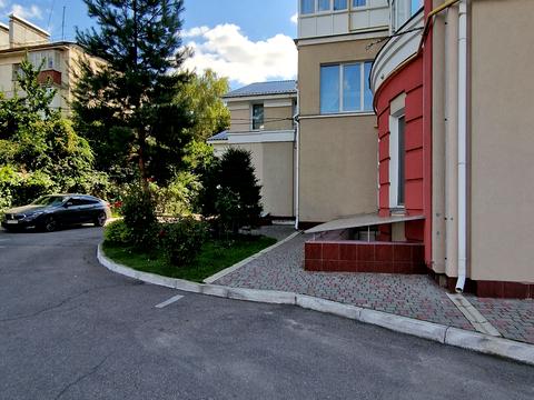 комерційна за адресою Фастівська вул., 2Б