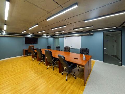 комерційна за адресою Олександра Мишуги вул., 10