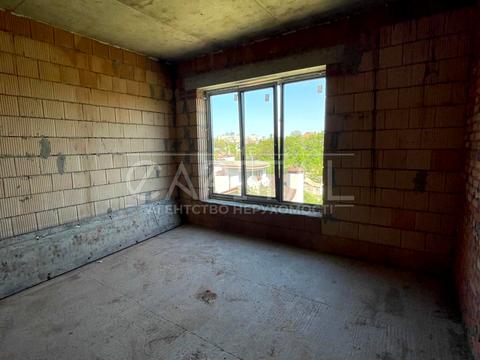 будинок за адресою Листопадна вул.