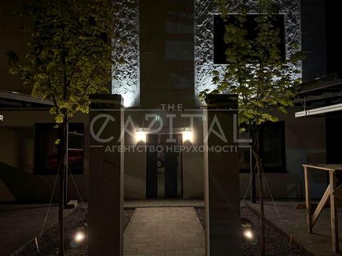 будинок за адресою Листопадна вул.