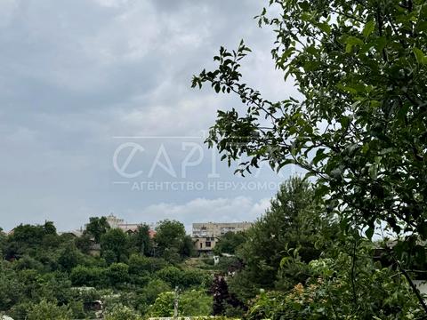 будинок за адресою Листопадна вул.