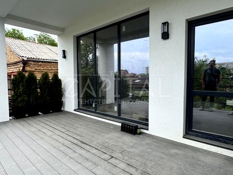 будинок за адресою Листопадна вул.