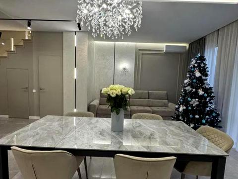 будинок за адресою с. Петропавлівська борщагівка, Соборна