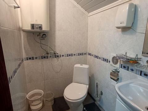 комерційна за адресою Рогнідинська вул., 1/13