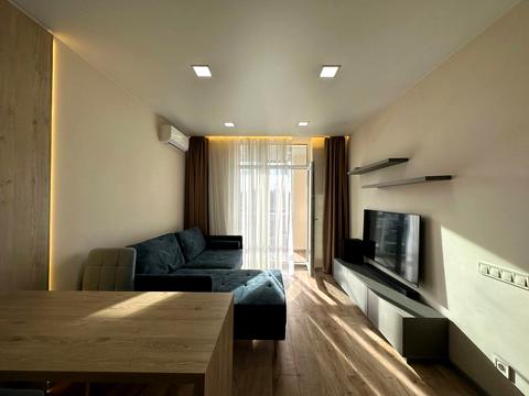 квартира за адресою Салютна вул., (Будинок 02301-02303)