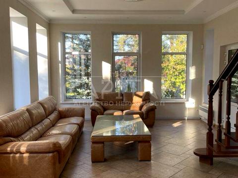 будинок за адресою смт. Козин, Київська вул., 1