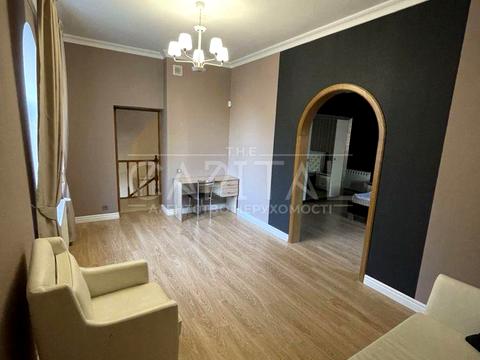 будинок за адресою смт. Козин, Київська вул., 1