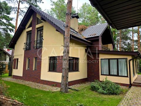 будинок за адресою Набережна вул., 1