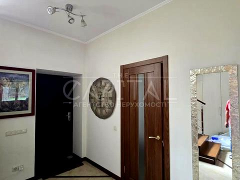 будинок за адресою Набережна вул., 1